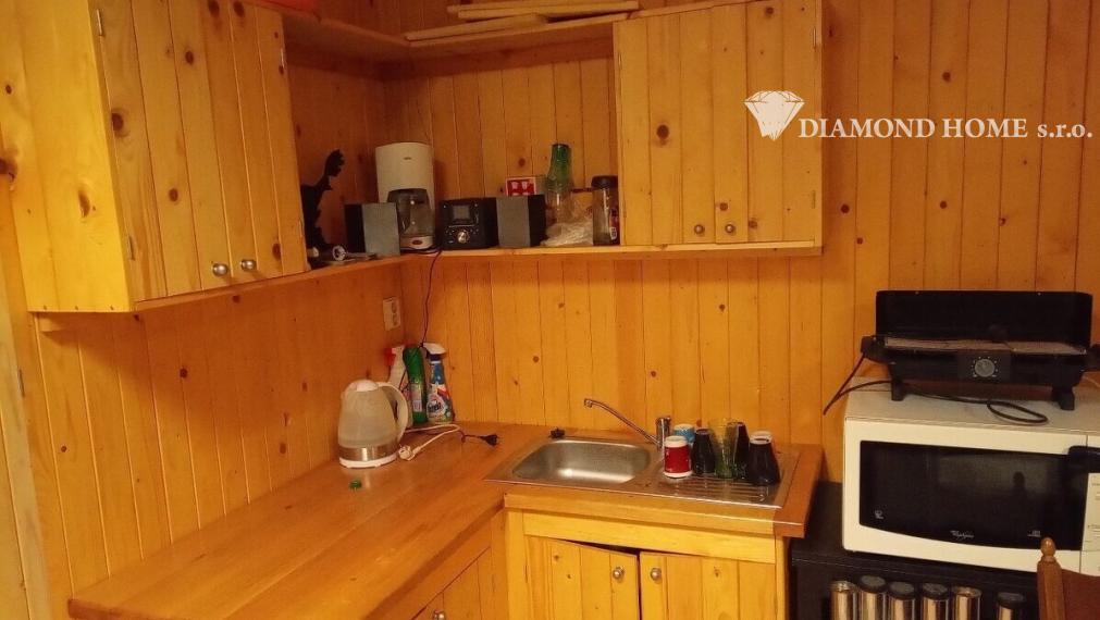 DIAMOND HOME s.r.o ponúka Vám na predaj celoročne obývateľnú chatu v Gabčíkovo prístav v priamo pri  Dunaji chatovej oblasti