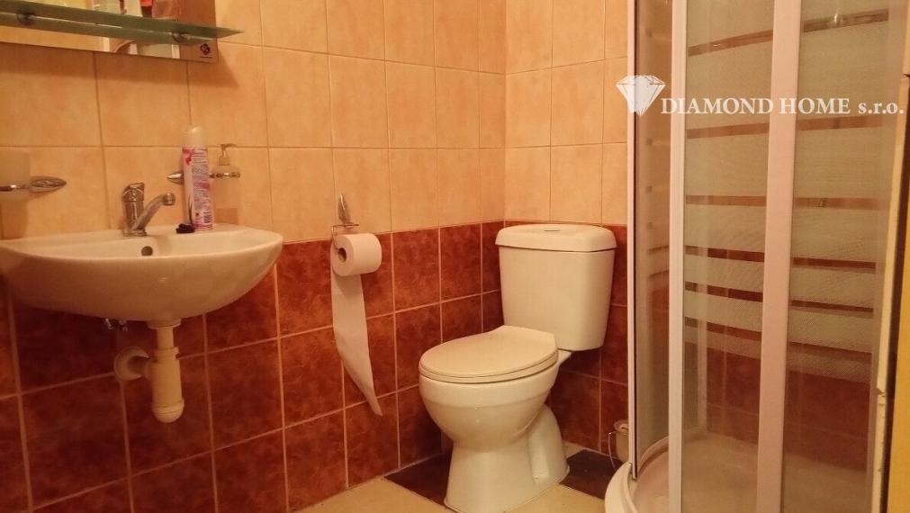 DIAMOND HOME s.r.o ponúka Vám na predaj celoročne obývateľnú chatu v Gabčíkovo prístav v priamo pri  Dunaji chatovej oblasti