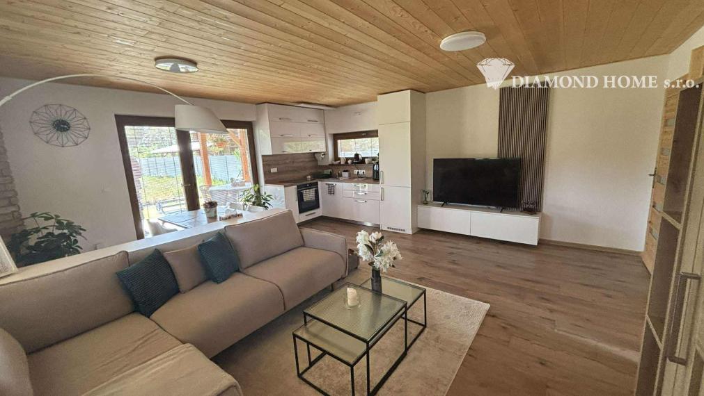 Rezervovaný/DIAMOND HOME s.r.o ponúka Vám na predaj rekreačný dom pri Dunaji v Gabčíkove