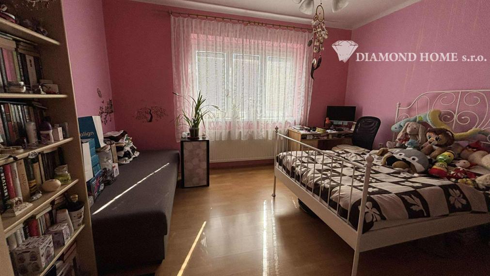 Rezervovaný/DIAMOND HOME s . r. o. ponúka Vám na predaj 3-izbový rodinný dom v obci Trhová Hradská
