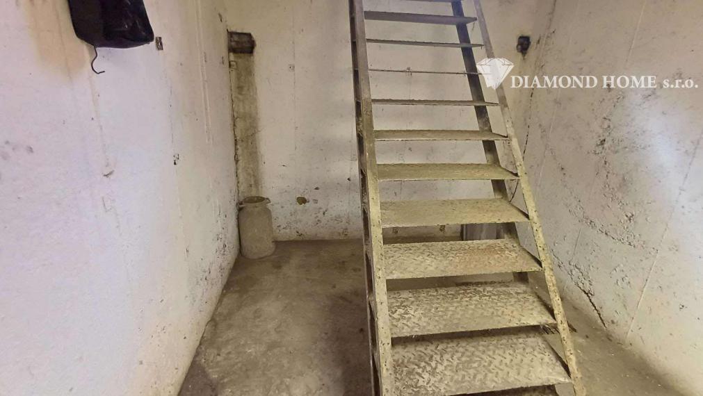 Len u Nás!DIAMOND HOME s.r.o.  ponúka Vám na predaj 3 izbový byt s garážou v ktorom sa nachádza pivnica len pár krokov od centra mesta Dunajskej Stredy, ul. Jilemnického