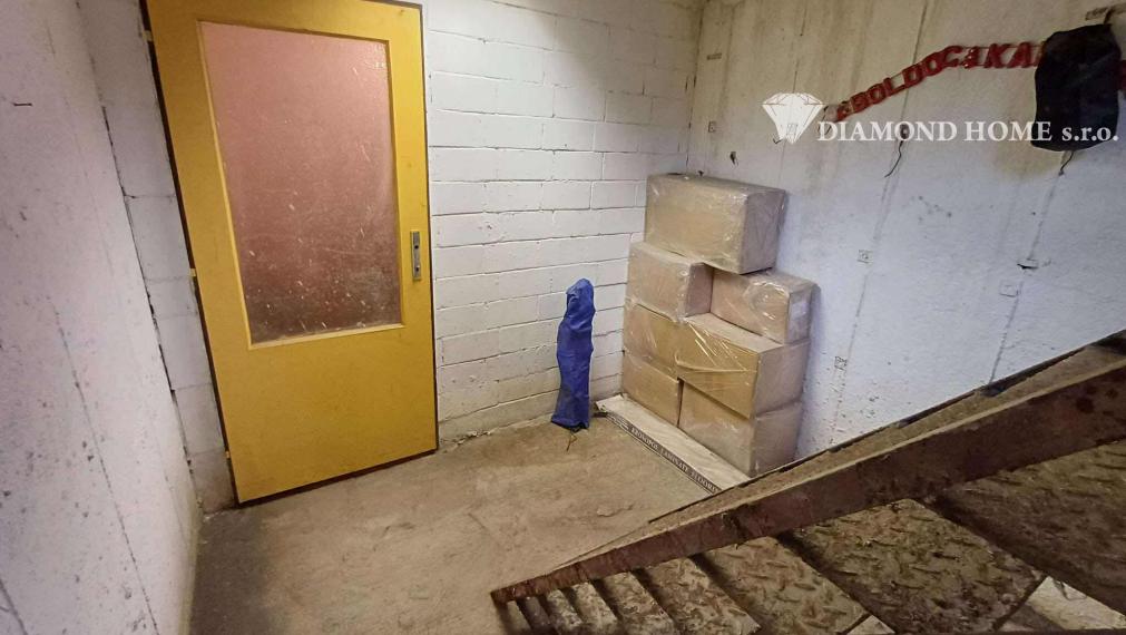 Len u Nás!DIAMOND HOME s.r.o.  ponúka Vám na predaj 3 izbový byt s garážou v ktorom sa nachádza pivnica len pár krokov od centra mesta Dunajskej Stredy, ul. Jilemnického