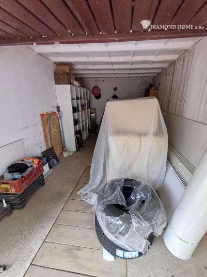 Len u Nás!DIAMOND HOME s.r.o.  ponúka Vám na predaj 3 izbový byt s garážou v ktorom sa nachádza pivnica len pár krokov od centra mesta Dunajskej Stredy, ul. Jilemnického