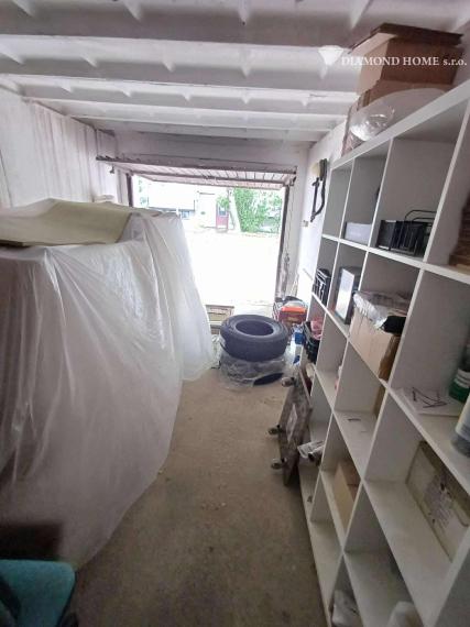 Len u Nás!DIAMOND HOME s.r.o.  ponúka Vám na predaj 3 izbový byt s garážou v ktorom sa nachádza pivnica len pár krokov od centra mesta Dunajskej Stredy, ul. Jilemnického