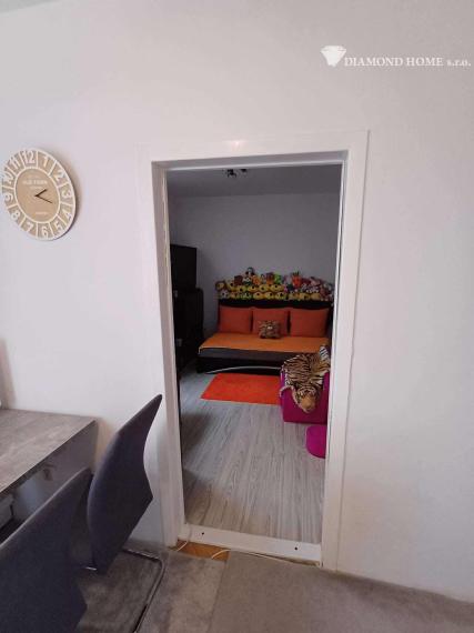 Len u Nás!DIAMOND HOME s.r.o.  ponúka Vám na predaj 3 izbový byt s garážou v ktorom sa nachádza pivnica len pár krokov od centra mesta Dunajskej Stredy, ul. Jilemnického