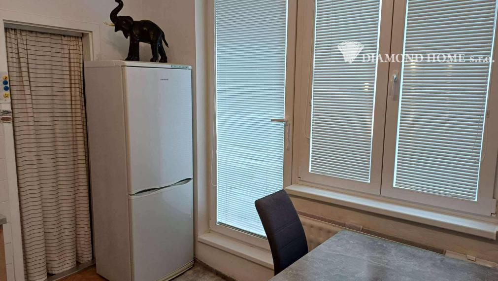 Len u Nás!DIAMOND HOME s.r.o.  ponúka Vám na predaj 3 izbový byt s garážou v ktorom sa nachádza pivnica len pár krokov od centra mesta Dunajskej Stredy, ul. Jilemnického