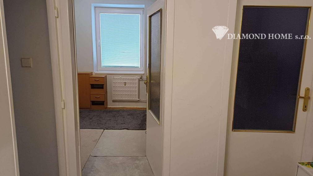 Len u Nás!DIAMOND HOME s.r.o.  ponúka Vám na predaj 3 izbový byt s garážou v ktorom sa nachádza pivnica len pár krokov od centra mesta Dunajskej Stredy, ul. Jilemnického