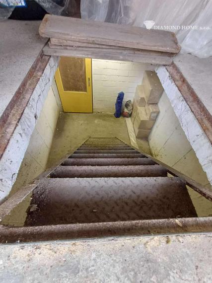 DIAMOND HOME s.r.o. ponúka Vám na predaj, kompletne podpivničený garáž v radovej zástavbe pár krokov od centre mesta v Dunajskej Strede ulica Jilemnického