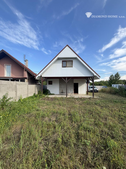 Rezervovaný/DIAMOND HOME s.r.o ponúka Vám na predaj celoročne obývateľnú chatu v Gabčíkovo prístav v priamo pri  Dunaji chatovej oblasti