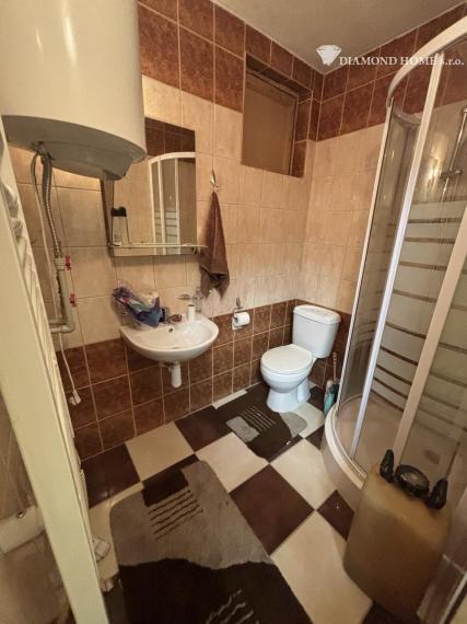 DIAMOND HOME s.r.o ponúka Vám na predaj celoročne obývateľnú chatu v Gabčíkovo prístav v priamo pri  Dunaji chatovej oblasti