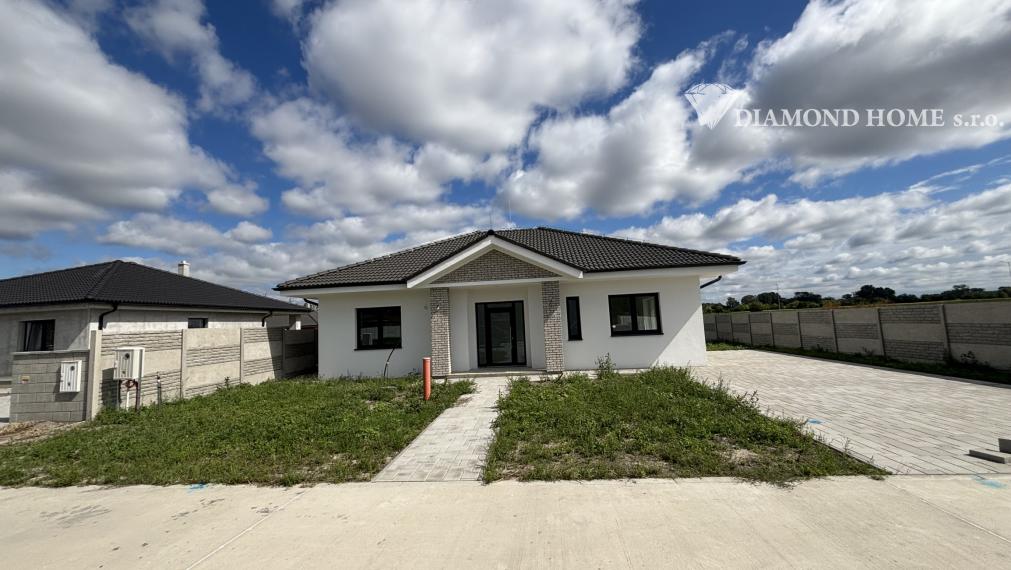 DIAMOND HOME s.r.o. ponúka Vám na predaj 4izbovú novostavbu rodinného domu veľkým pozemkom obci Povoda časť Lidér Tejed.