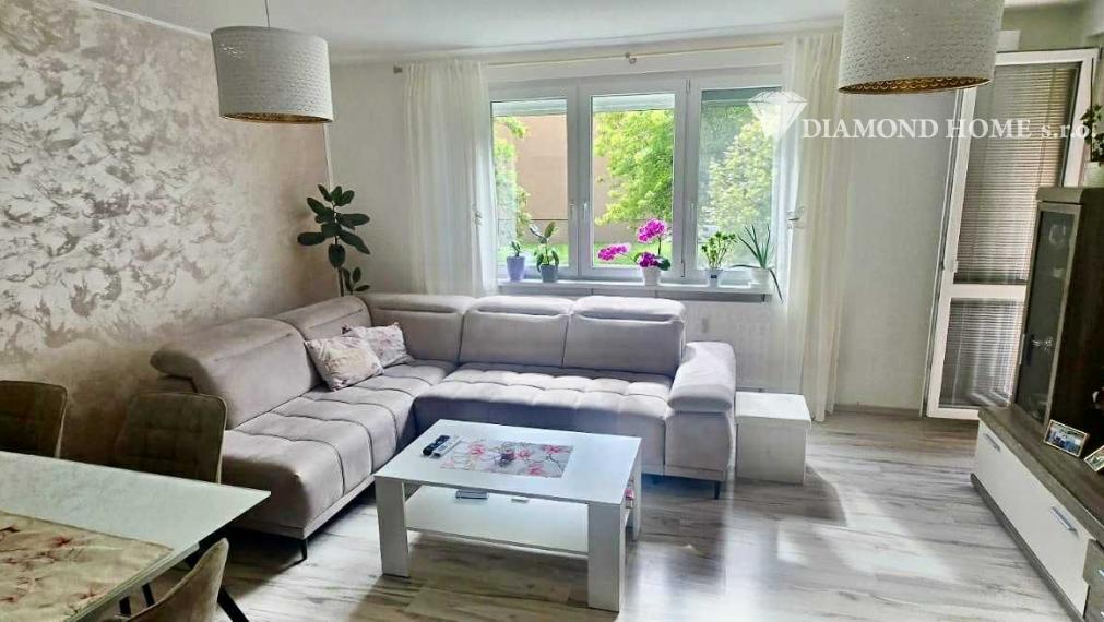 DIAMOND HOME s.r.o , ponúka Vám na predaj kompletne rekonštruovaný 3 izbový byt v meste Dunajskej Stredy, ulica Nám.SNP