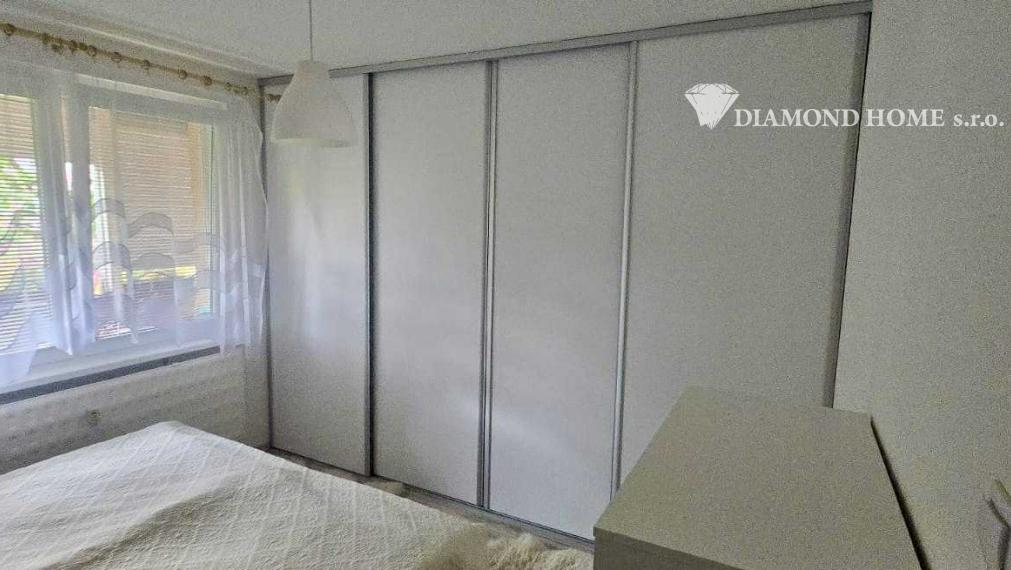 DIAMOND HOME s.r.o , ponúka Vám na predaj kompletne rekonštruovaný 3 izbový byt v meste Dunajskej Stredy, ulica Nám.SNP