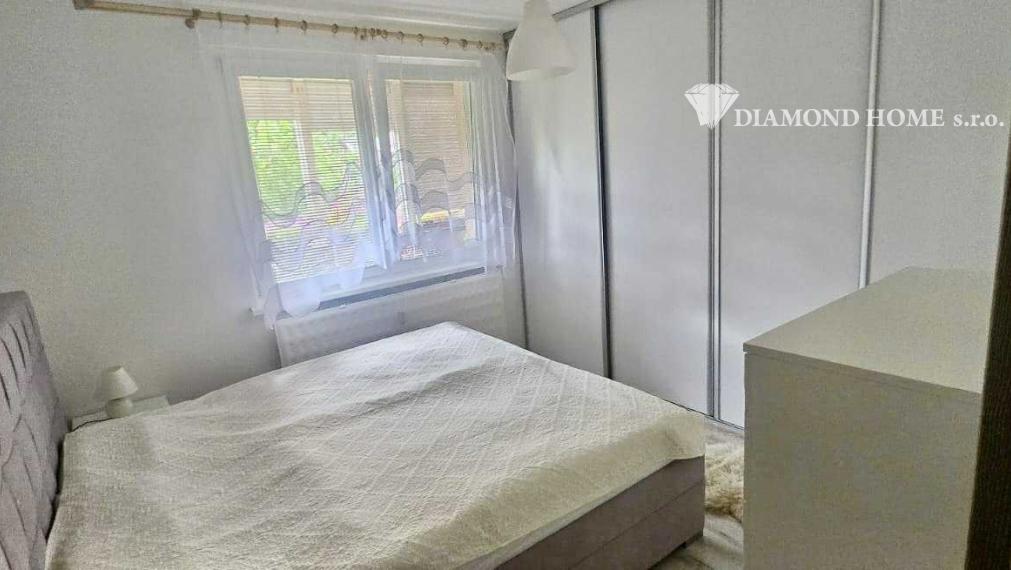 DIAMOND HOME s.r.o , ponúka Vám na predaj kompletne rekonštruovaný 3 izbový byt v meste Dunajskej Stredy, ulica Nám.SNP
