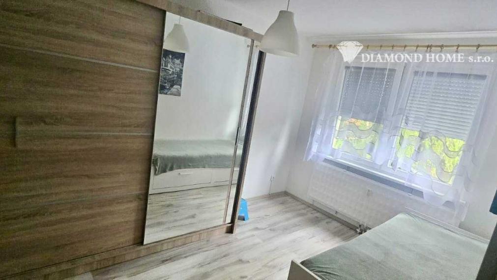 DIAMOND HOME s.r.o , ponúka Vám na predaj kompletne rekonštruovaný 3 izbový byt v meste Dunajskej Stredy, ulica Nám.SNP