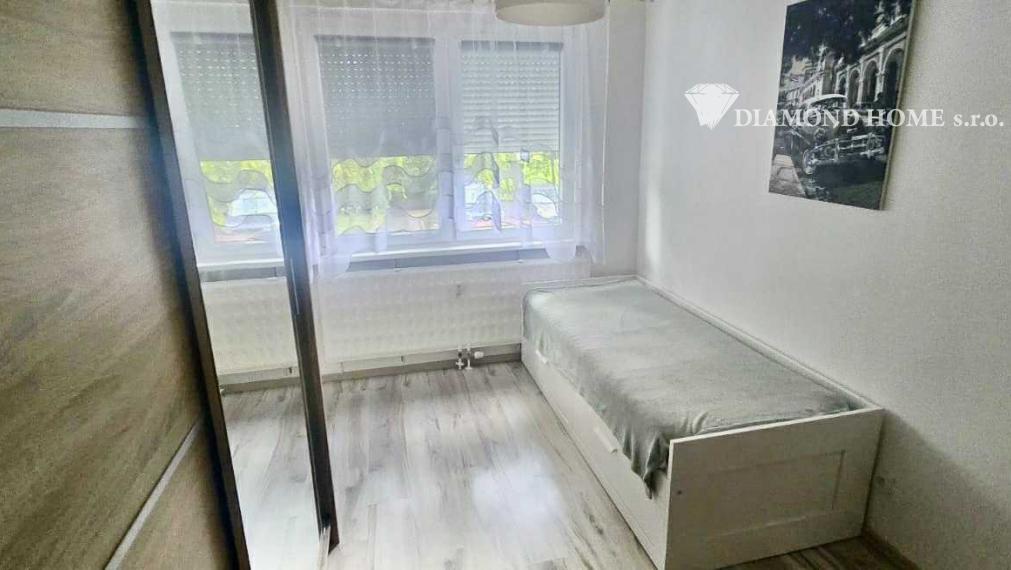 DIAMOND HOME s.r.o , ponúka Vám na predaj kompletne rekonštruovaný 3 izbový byt v meste Dunajskej Stredy, ulica Nám.SNP