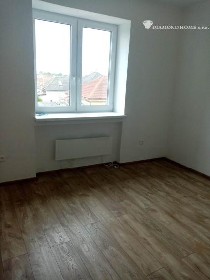 LEN U NÁS!!!Výborný investičný zámer/DIAMOND HOME s.r.o. ponúka Vám na predaj novo rekonštruovaný rodinný dom s tromi bytovými jednotkami v obci Tomášíkovo