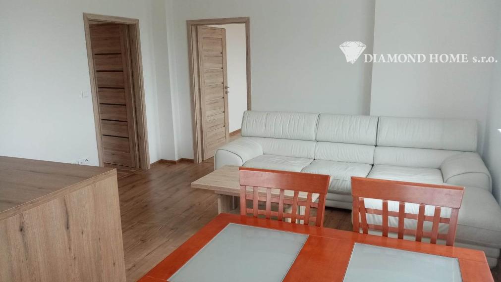 LEN U NÁS!!!Výborný investičný zámer/DIAMOND HOME s.r.o. ponúka Vám na predaj novo rekonštruovaný rodinný dom s tromi bytovými jednotkami v obci Tomášíkovo