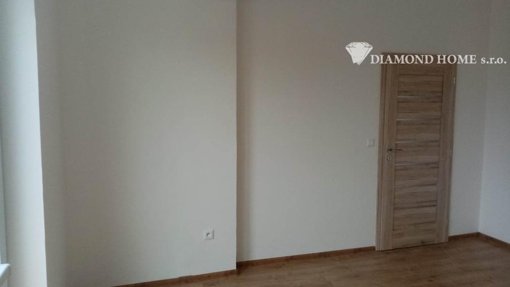 LEN U NÁS!!!Výborný investičný zámer/DIAMOND HOME s.r.o. ponúka Vám na predaj novo rekonštruovaný rodinný dom s tromi bytovými jednotkami v obci Tomášíkovo