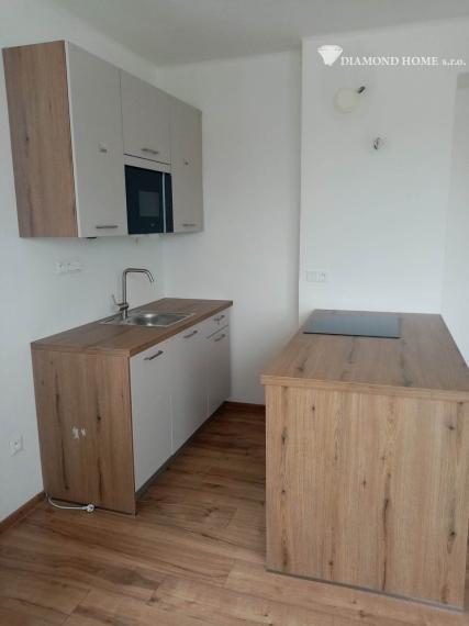 LEN U NÁS!!!Výborný investičný zámer/DIAMOND HOME s.r.o. ponúka Vám na predaj novo rekonštruovaný rodinný dom s tromi bytovými jednotkami v obci Tomášíkovo