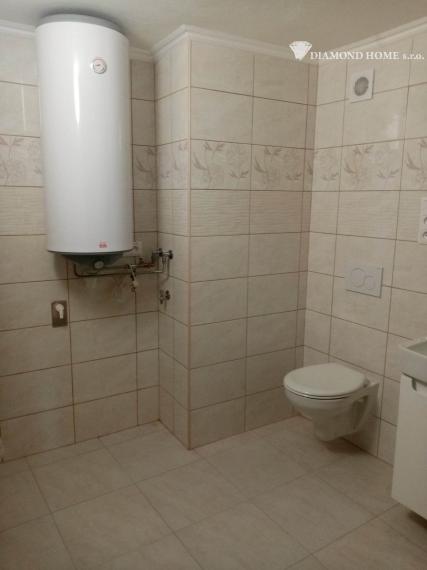 LEN U NÁS!!!Výborný investičný zámer/DIAMOND HOME s.r.o. ponúka Vám na predaj novo rekonštruovaný rodinný dom s tromi bytovými jednotkami v obci Tomášíkovo