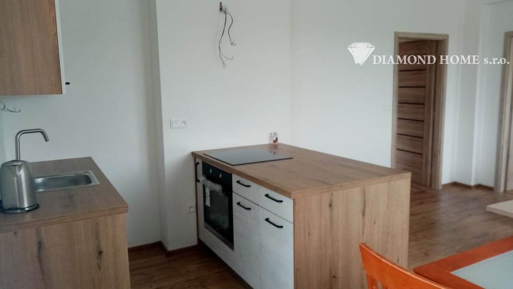 LEN U NÁS!!!Výborný investičný zámer/DIAMOND HOME s.r.o. ponúka Vám na predaj novo rekonštruovaný rodinný dom s tromi bytovými jednotkami v obci Tomášíkovo