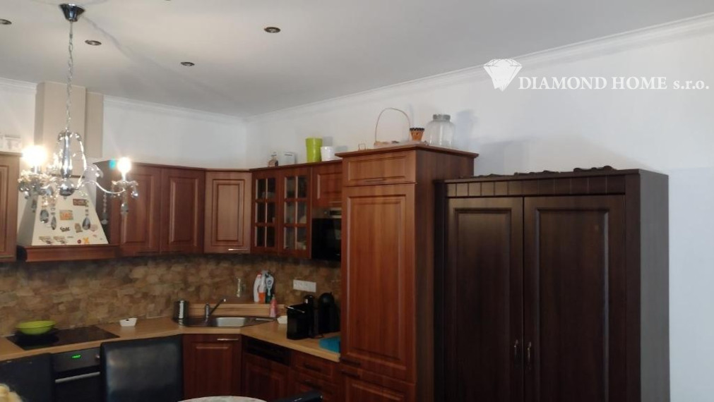 DIAMOND HOME s.r.o. ponúka Vám na predaj krásnu novostavbu 3 izbového rodinného domu  s jacuzzi so saunou a krytou terasou v meste Dunajská Streda