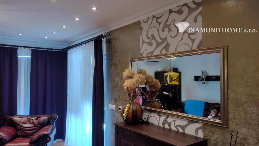 DIAMOND HOME s.r.o. ponúka Vám na predaj krásnu novostavbu 3 izbového rodinného domu  s jacuzzi so saunou a krytou terasou v meste Dunajská Streda