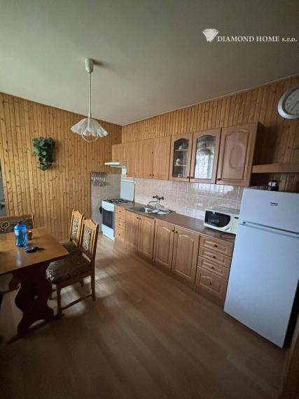 DIAMOND HOME s.r.o. ponúka Vám na predaj zachovalý  4 izbový rodinný dom v obci Ňárad