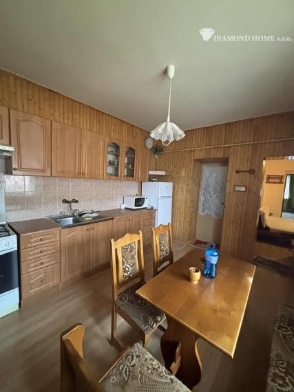 DIAMOND HOME s.r.o. ponúka Vám na predaj zachovalý  4 izbový rodinný dom v obci Ňárad