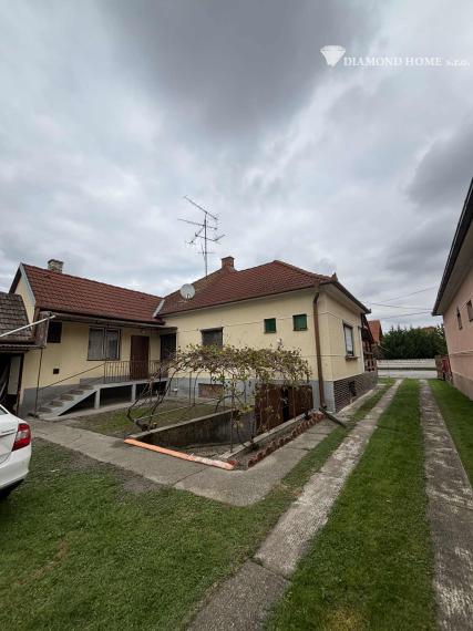 DIAMOND HOME s.r.o. ponúka Vám na predaj zachovalý  4 izbový rodinný dom v obci Ňárad