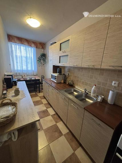 DIAMOND HOME s.r.o , ponúka Vám na predaj kompletne rekonštruovaný 3 izbový byt v meste Dunajskej Stredy, ulica Nám.Priateľstva