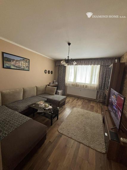 DIAMOND HOME s.r.o , ponúka Vám na predaj kompletne rekonštruovaný 3 izbový byt v meste Dunajskej Stredy, ulica Nám.Priateľstva