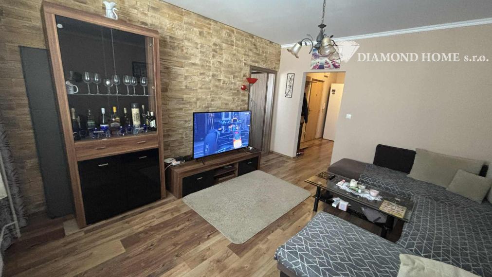 DIAMOND HOME s.r.o , ponúka Vám na predaj kompletne rekonštruovaný 3 izbový byt v meste Dunajskej Stredy, ulica Nám.Priateľstva