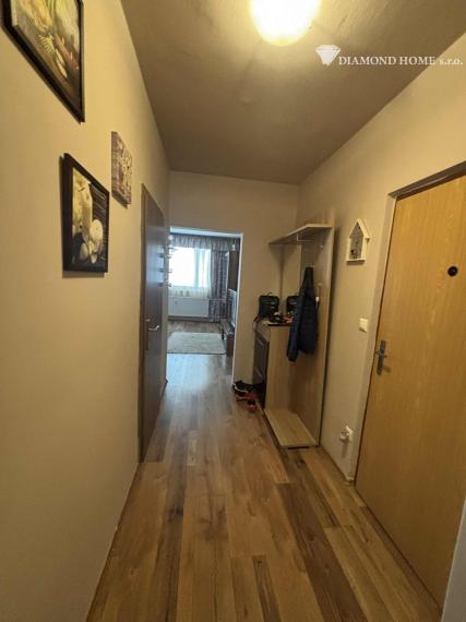 DIAMOND HOME s.r.o , ponúka Vám na predaj kompletne rekonštruovaný 3 izbový byt v meste Dunajskej Stredy, ulica Nám.Priateľstva