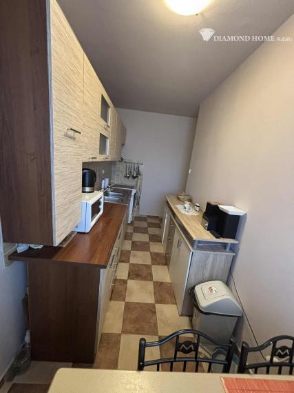 DIAMOND HOME s.r.o , ponúka Vám na predaj kompletne rekonštruovaný 3 izbový byt v meste Dunajskej Stredy, ulica Nám.Priateľstva