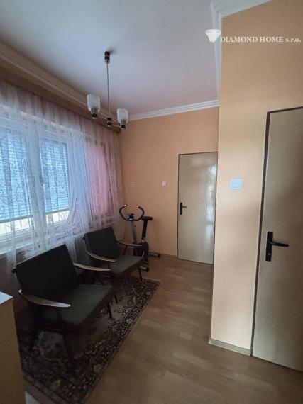 DIAMOND HOME s.r.o. ponúka Vám na predaj zachovalý  4 izbový rodinný dom v obci Ňárad