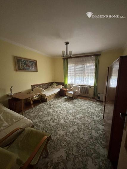 DIAMOND HOME s.r.o. ponúka Vám na predaj zachovalý  4 izbový rodinný dom v obci Ňárad