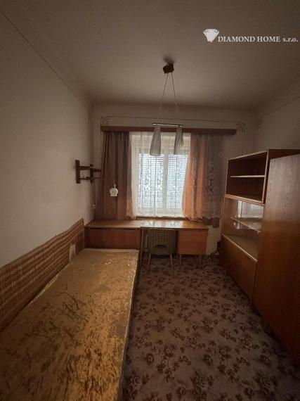 DIAMOND HOME s.r.o. ponúka Vám na predaj zachovalý  4 izbový rodinný dom v obci Ňárad