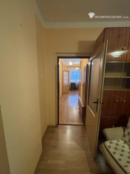 DIAMOND HOME s.r.o. ponúka Vám na predaj zachovalý  4 izbový rodinný dom v obci Ňárad