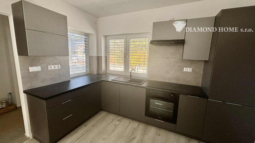 Rezervovaný/DIAMOND HOME s.r.o. ponúka Vám na prenájom 3 izbový rodinný dom v obci Jahodná  v časti Alba Regia pri Malom Dunaji