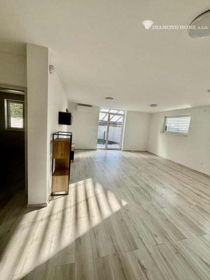 Rezervovaný/DIAMOND HOME s.r.o. ponúka Vám na prenájom 3 izbový rodinný dom v obci Jahodná  v časti Alba Regia pri Malom Dunaji