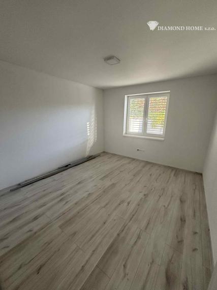 Rezervovaný/DIAMOND HOME s.r.o. ponúka Vám na prenájom 3 izbový rodinný dom v obci Jahodná  v časti Alba Regia pri Malom Dunaji