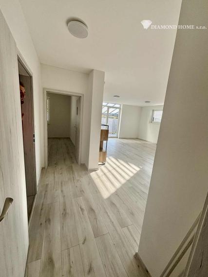 Rezervovaný/DIAMOND HOME s.r.o. ponúka Vám na prenájom 3 izbový rodinný dom v obci Jahodná  v časti Alba Regia pri Malom Dunaji