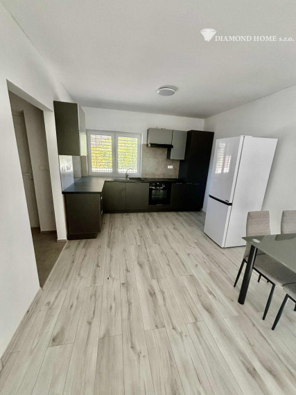 Rezervovaný/DIAMOND HOME s.r.o. ponúka Vám na prenájom 3 izbový rodinný dom v obci Jahodná  v časti Alba Regia pri Malom Dunaji