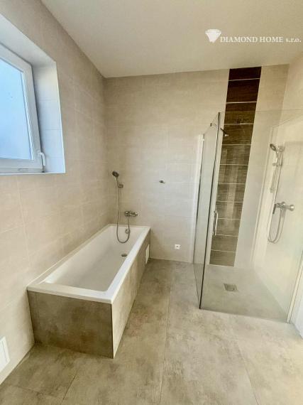 Rezervovaný/DIAMOND HOME s.r.o. ponúka Vám na prenájom 3 izbový rodinný dom v obci Jahodná  v časti Alba Regia pri Malom Dunaji