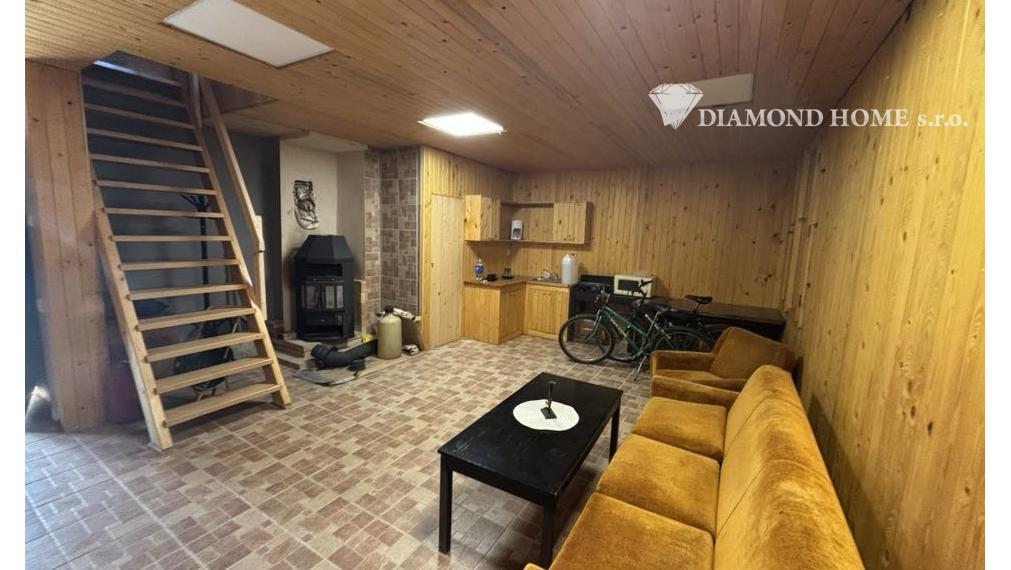 DIAMOND HOME s.r.o ponúka Vám na predaj celoročne obývateľnú chatu v Gabčíkovo prístav v priamo pri  Dunaji chatovej oblasti