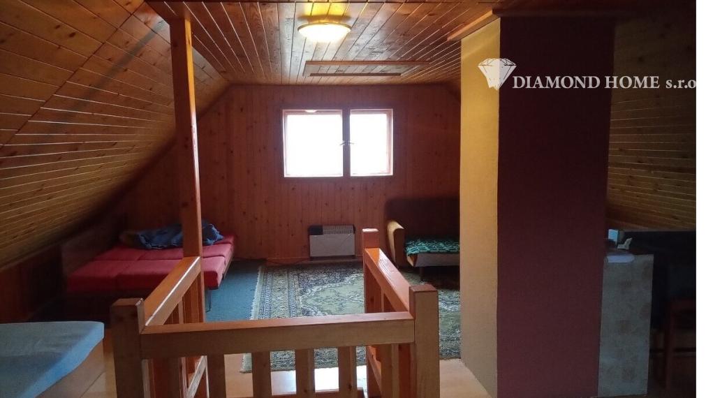 DIAMOND HOME s.r.o ponúka Vám na predaj celoročne obývateľnú chatu v Gabčíkovo prístav v priamo pri  Dunaji chatovej oblasti