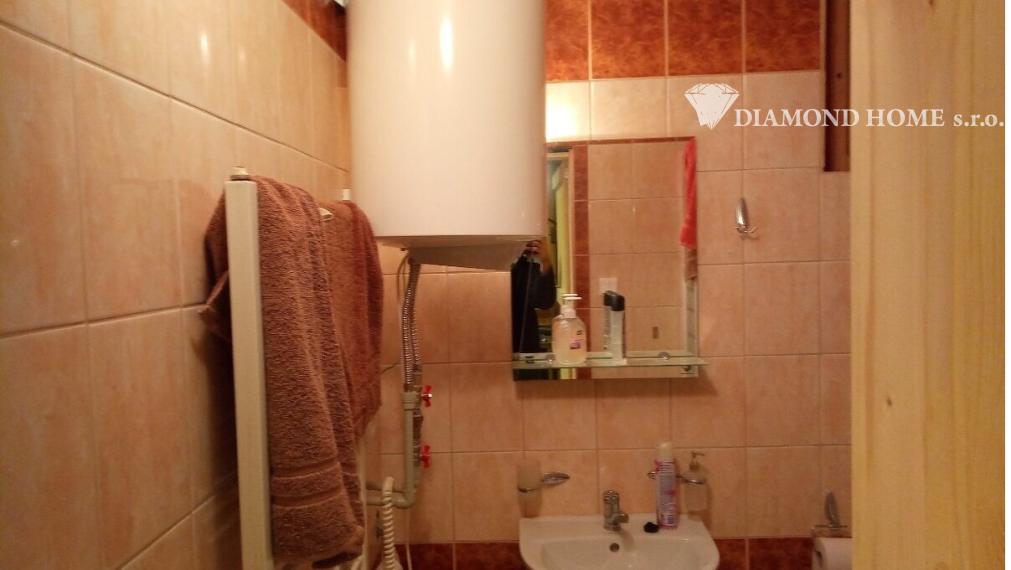 DIAMOND HOME s.r.o ponúka Vám na predaj celoročne obývateľnú chatu v Gabčíkovo prístav v priamo pri  Dunaji chatovej oblasti