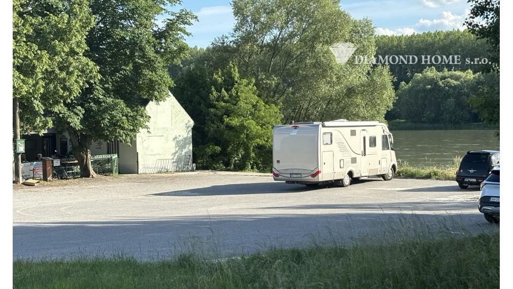 DIAMOND HOME s.r.o ponúka Vám na predaj celoročne obývateľnú chatu v Gabčíkovo prístav v priamo pri  Dunaji chatovej oblasti